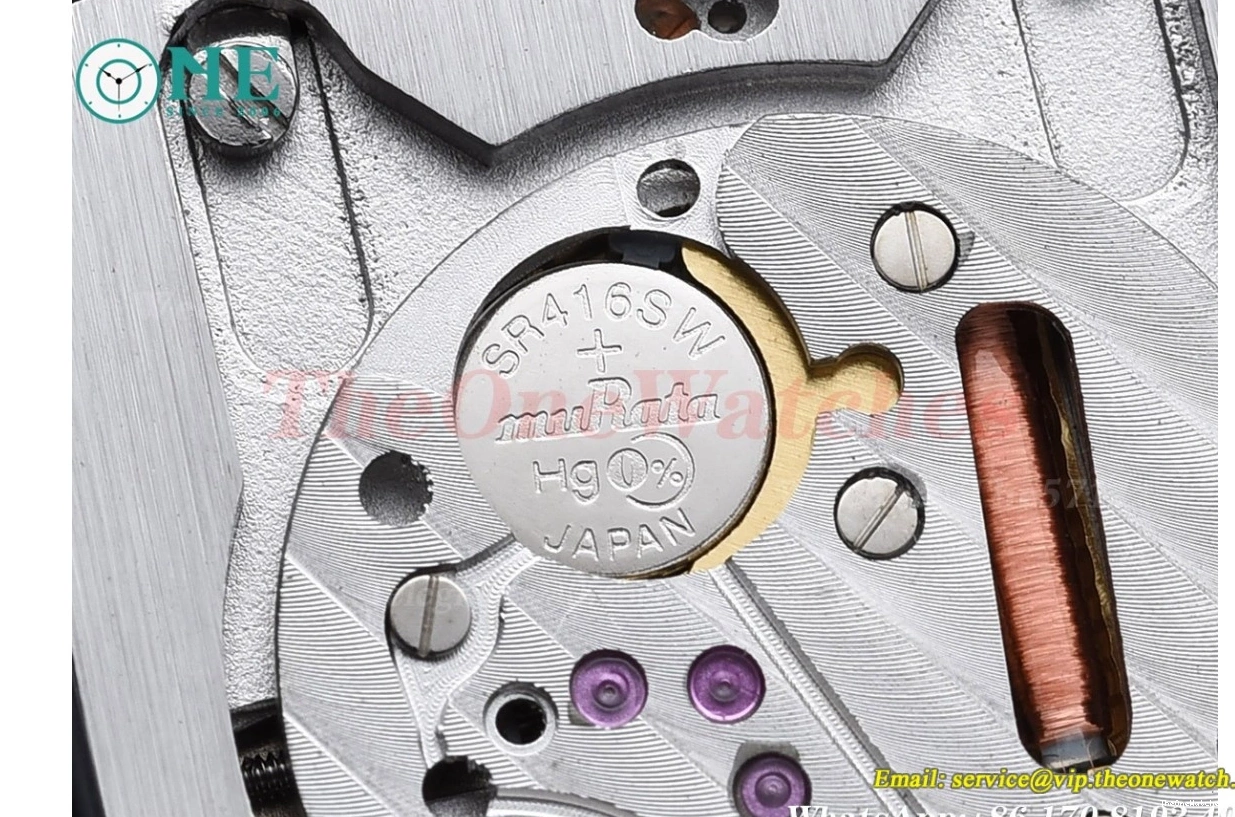 Tank Strap Quartz K11F On Red Leather White Must dial Small 0404